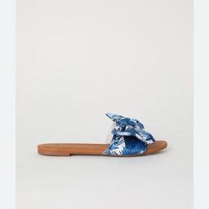 NWOT H&M Blue & White‎ Patterned Sandals With Bow ( 39 )